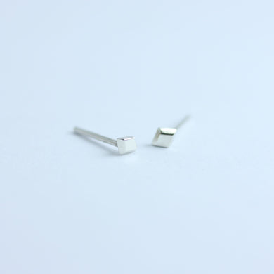 DIAMOND STUDS