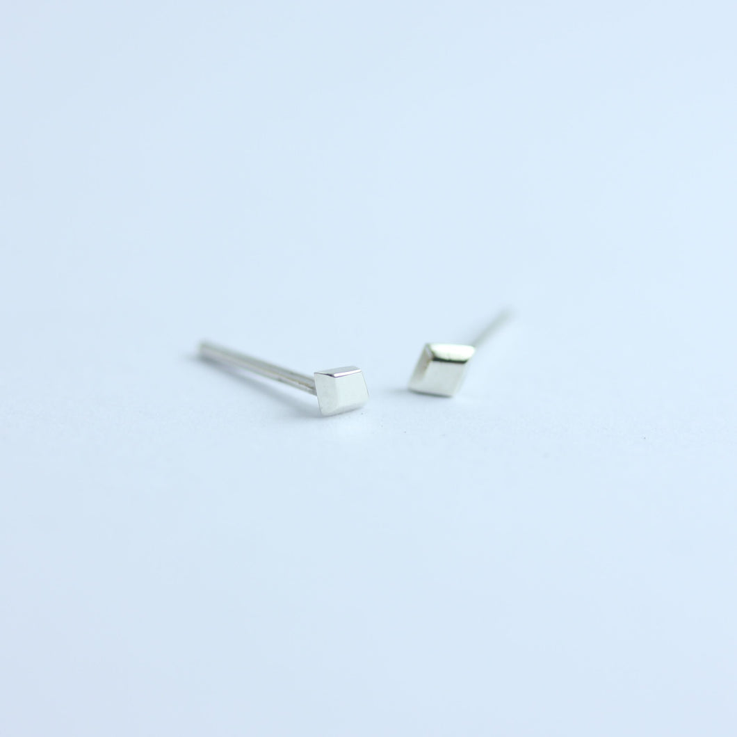 DIAMOND STUDS