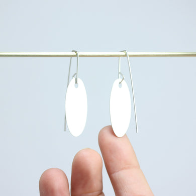 THE PLUMP SOLID OVAL DROP EARRINGS